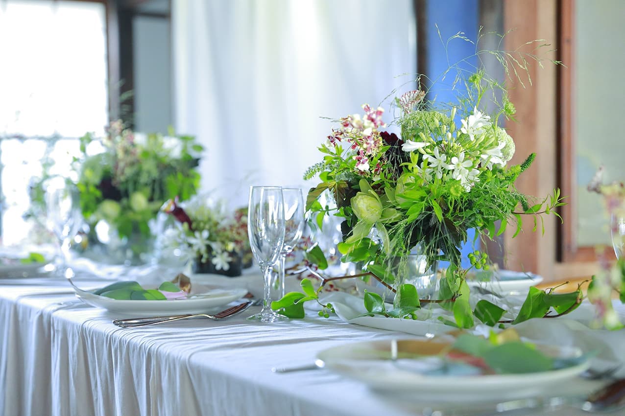 無垢ウェディングでのテーブル装花の一例